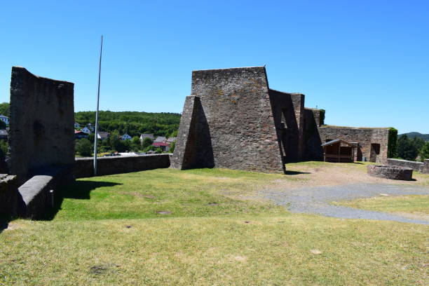 istock castle ruin walls, Oberburg Ulmen 991402000
