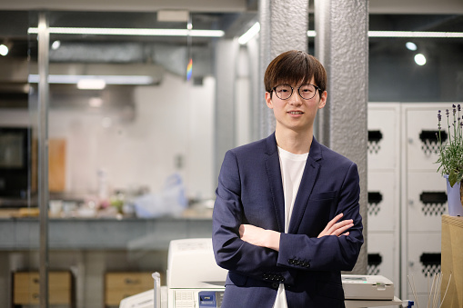 Retrato de joven empresario asiático photo