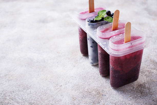 istock Sweet homemade popsicles with blueberry 991450302
