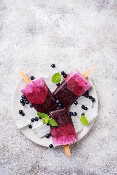 istock Sweet homemade popsicles with blueberry 991450448