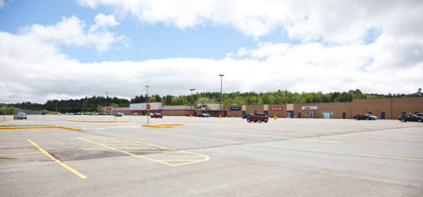 county fair mall with value village and m&m meats - royal bank of canada imagens e fotografias de stock