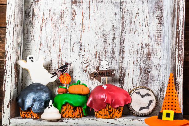 istock Scary Halloween Cupcakes and Cookies 991536678