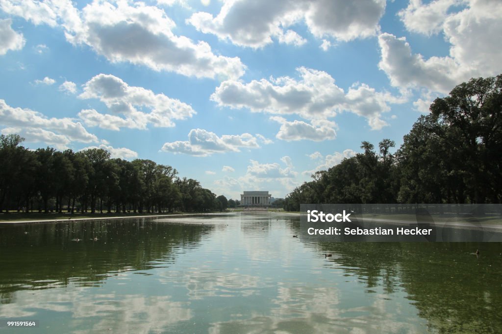 Piscina reflectiva frente al Lincoln Monument. Washington D.C. American Culture Stock Photo