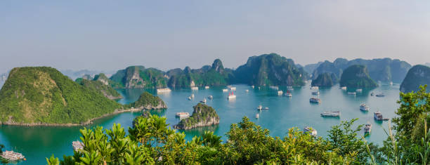 beautiful halong bay landscape view from the ti top island. - halong bay vietnam bay cruise imagens e fotografias de stock