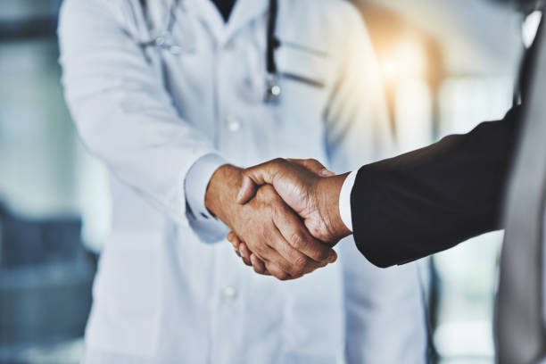 istock Doing business with the doctor 991799130