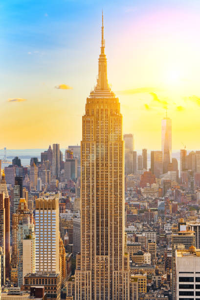 вид на манхэттен со смотровой площадки небоскреба. нью-йорк. - empire state building стоковые фото и изображения