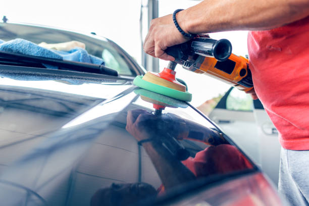 pulido de cuerpo de coche - carrocería fotografías e imágenes de stock