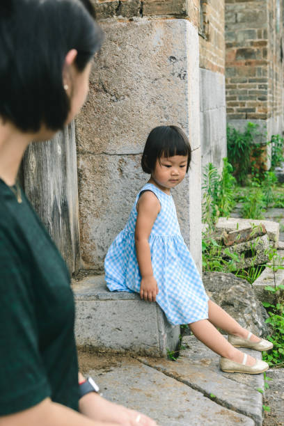 istock Daughter look at the mother 991862818