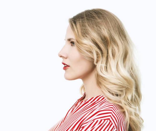 istock Girl in profile. 991883722
