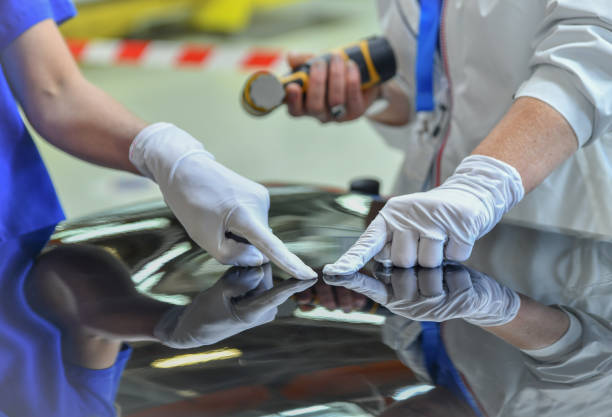istock Man holds a polisher in the hand for scratch 992011910