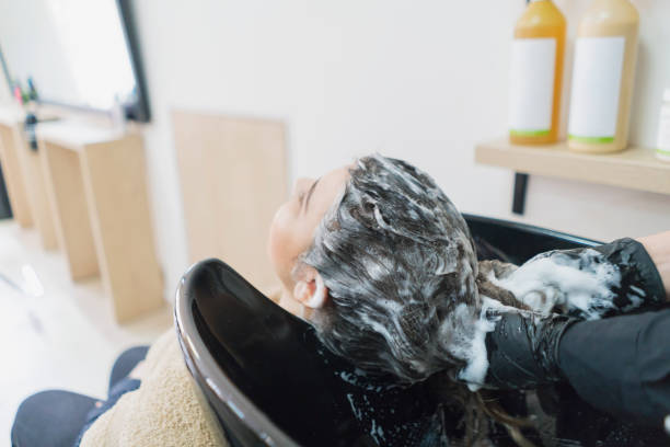 istock Washing long hair 992028464