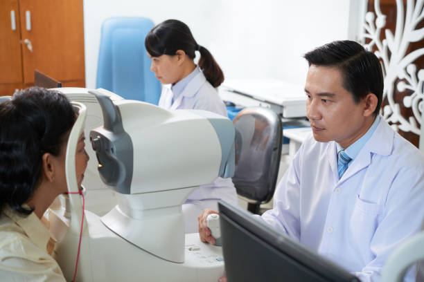 istock Working ophthalmology specialists in cabinet with patient 992052068