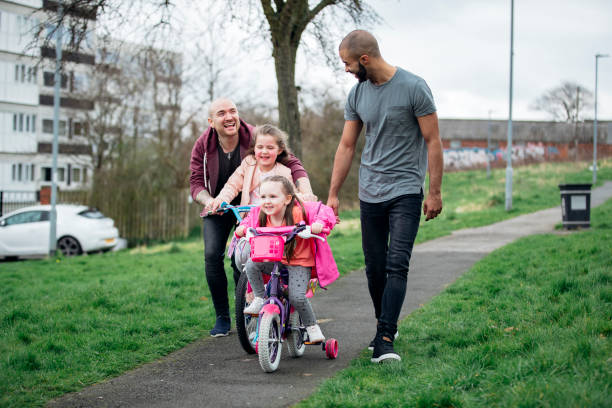istock Family Out With Their Children 992078302
