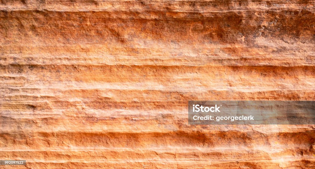 Erosão de arenito - camadas de rocha - Foto de stock de Rocha royalty-free
