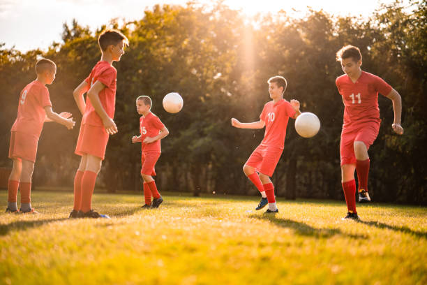 istock Young boys having a football training outside 992102106