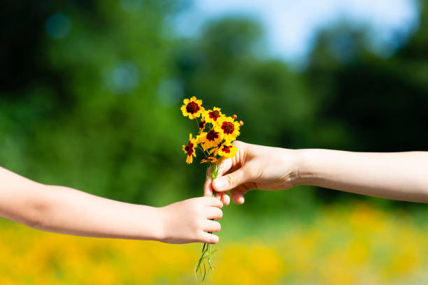 istock Parents and child give flowers 992112226