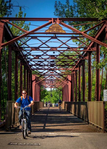 il fiume boise greenbelt - outdoors environment nature boise foto e immagini stock