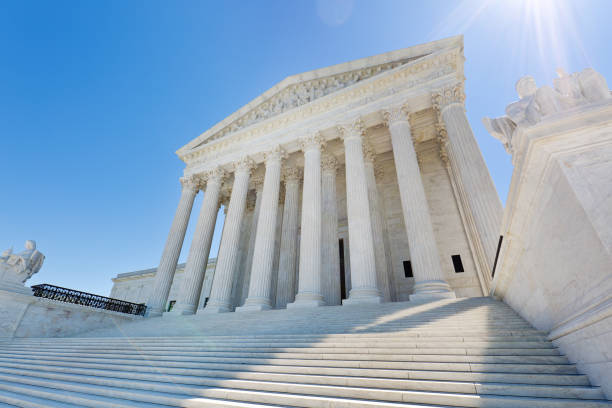 ワシントン dc の米国で米国最高裁判所ビル - law legal system column sky ストックフォトと画像