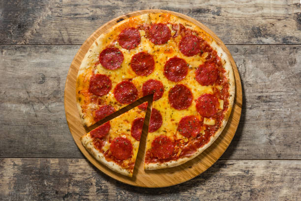 istock Hot italian pepperoni pizza 992145406