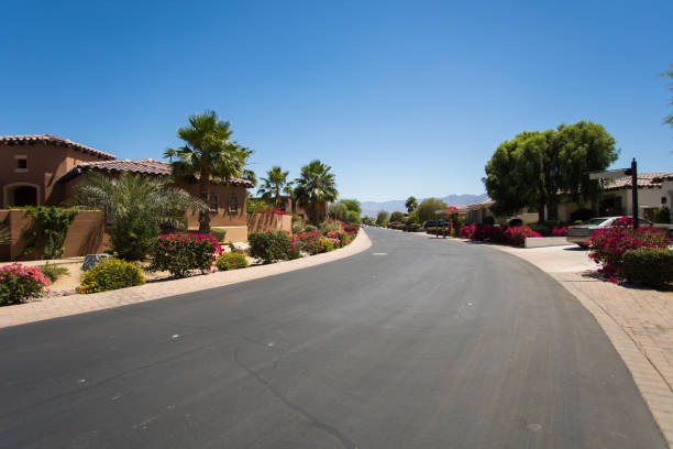 House and a curvy road in Palm Springs House and a curvy road in Palm Springs, USA city street street corner tree stock pictures, royalty-free photos & images