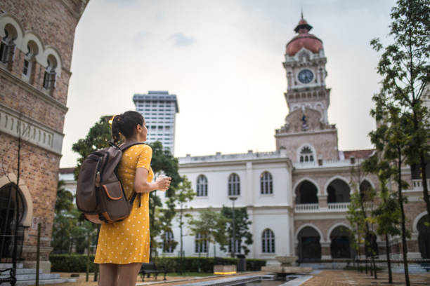 istock Tourist visiting the Sultan Abdul Samad Building 992230560