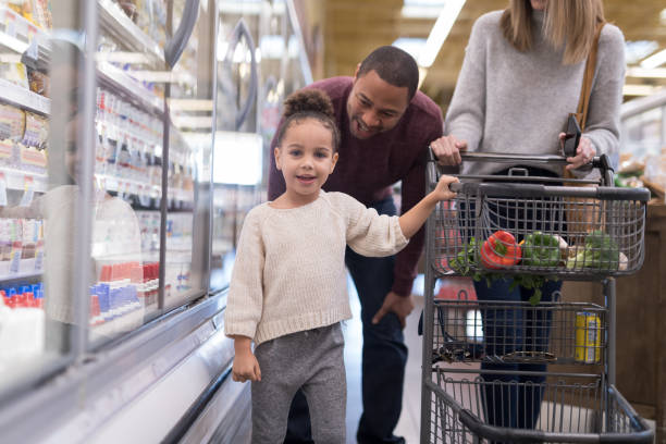 istock Family Outing to the Grocery Store 992287560