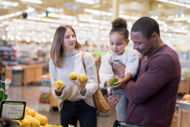 istock Family Outing to the Grocery Store 992287588