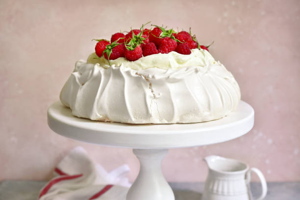 istock Meringue cake 