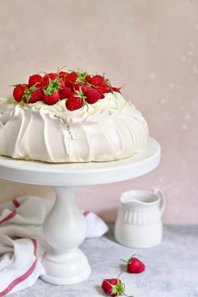 istock Meringue cake 