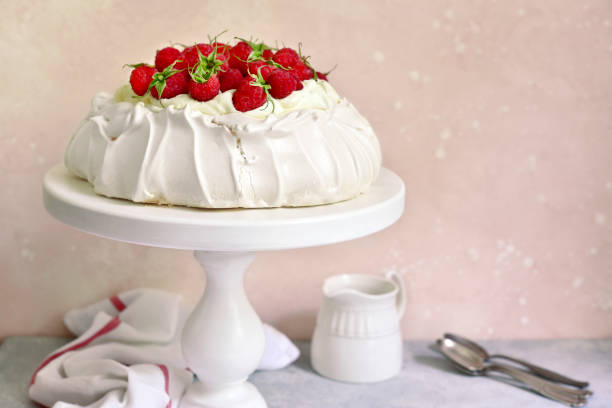 istock Meringue cake 