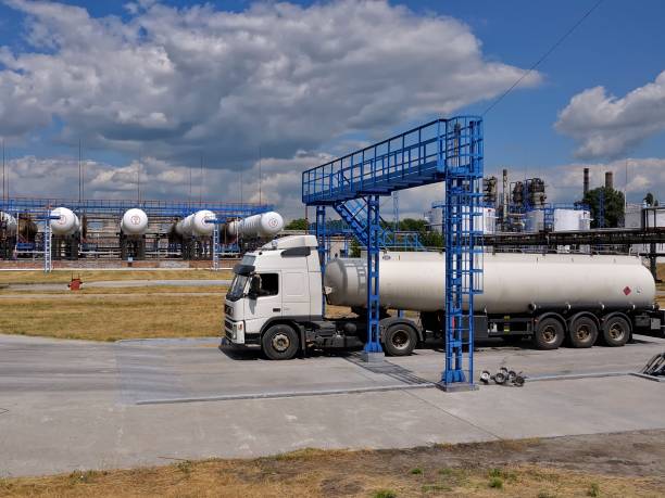 equipamentos de refinaria de petróleo e indústria química - fuel storage tank lng storage tank oil - fotografias e filmes do acervo