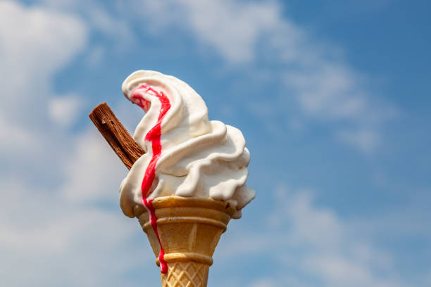 конус мороженого - melting ice cream cone chocolate frozen стоковые фото и изображения