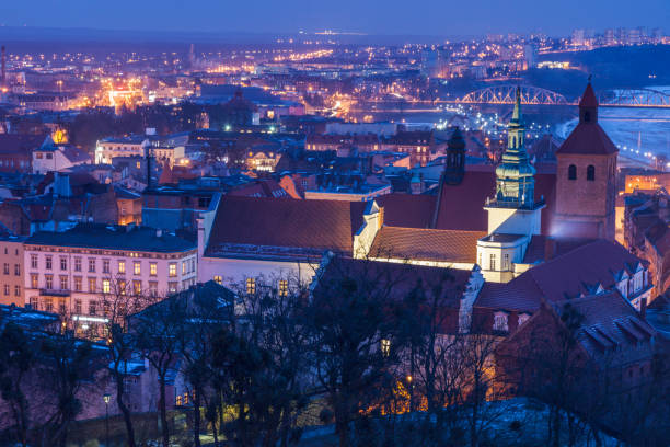 istock Old town of Grudziadz at night 992419490