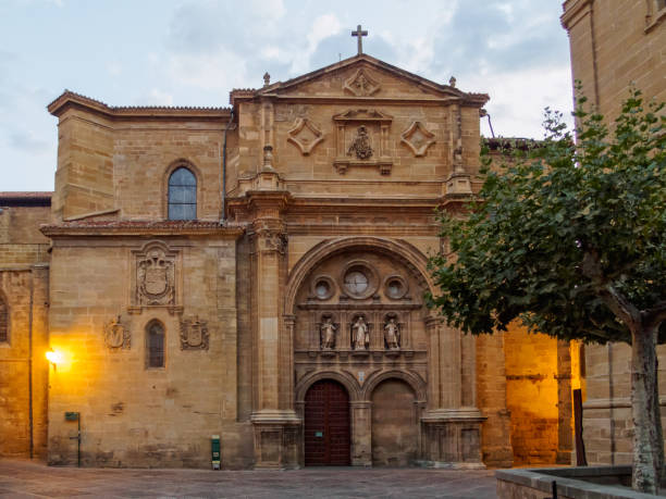 istock Cathedral - Santo Domingo de la Calzada 992589268