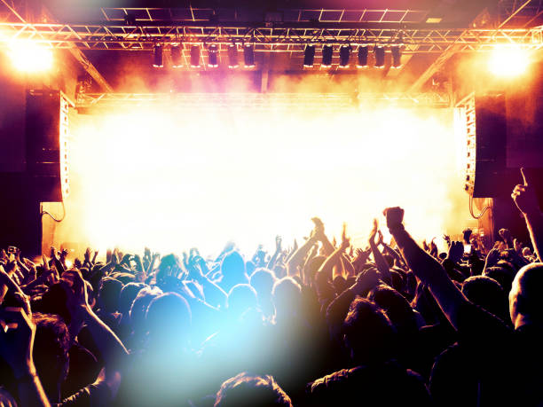 istock Noisy concert photo 992650076
