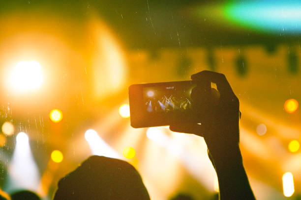 istock Noisy concert photo 992650286