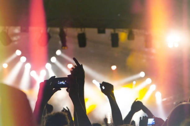 istock Noisy concert photo 992650346