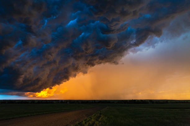 Dark, turbulent, stormy sky at sunset in South Dakota Dark, turbulent, stormy sky with rain curtain at sunset in South Dakota cumulonimbus stock pictures, royalty-free photos & images