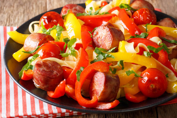 istock Stewed pepper with sausages and noodles closeup. horizontal 992758108