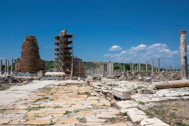 antigua ciudad de perge en antalya - roman antalya turkey restoring fotografías e imágenes de stock