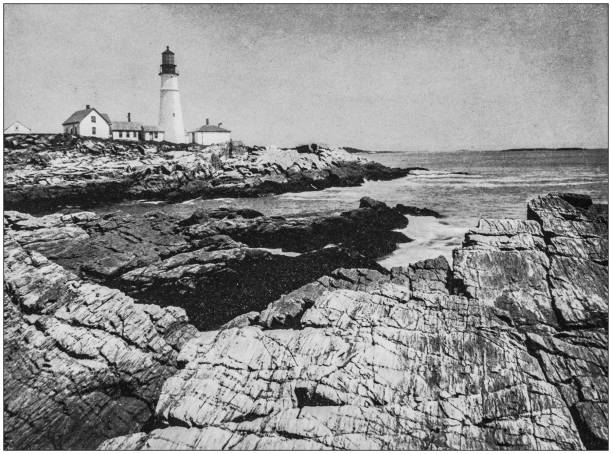 미국의 유명한 풍경 골동품 사진: 등 대, 포틀랜드, 메인 - maine lighthouse rock sea stock illustrations