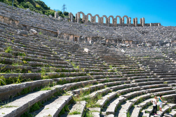 antigua ciudad de perge en antalya - roman antalya turkey restoring fotografías e imágenes de stock