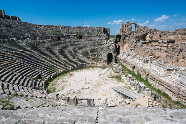 アンタリヤの perge の古代都市 - roman antalya turkey restoring ストックフォトと画像