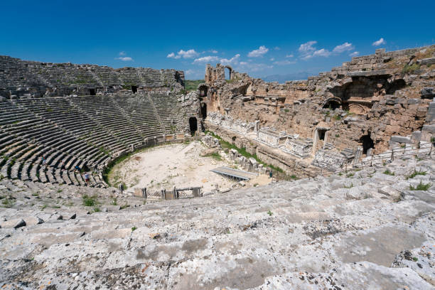 アンタリヤの perge の古代��都市 - roman antalya turkey restoring ストックフォトと画像