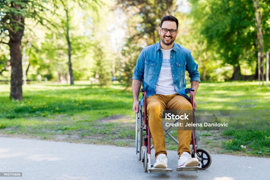 Behinderte Mann - Lizenzfrei Rollstuhl Stock-Foto