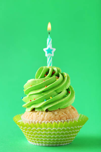 istock Tasty cupcake on a green background 992790292