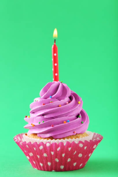 istock Tasty cupcake on a green background 992790838