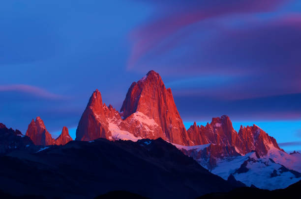 amanecer エンエル フィッツ ロイ - cerro torre ストックフォトと画像