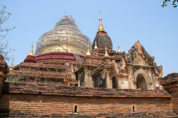 мьянма: пагода дхаммаязика - dhammayazika стоковые фото и изображения