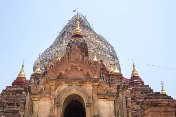 Myanmar: Dhammayazika Pagoda The gold gilded dome of the Dhammayazika Pagoda (Dhamma Ya Zi Ka Pagoda) surrounded in scaffolding and under restoration. dhammayazika pagoda stock pictures, royalty-free photos & images